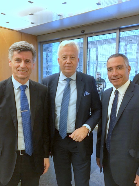 Iš kairės: LSA prezidentas Dalius Gedvilas, FIEC prezidentas Kjetilas Tonningas, Kipro statybininkų asociacijos viceprezidentas Giannis Markidis